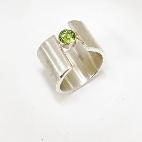 wave ring - peridot