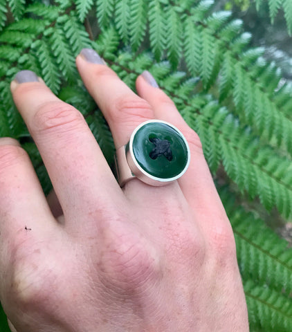 button ring in pounamu