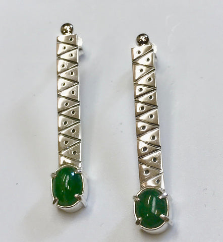pounamu growth earrings -mid green