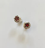 growth studs (garnet)