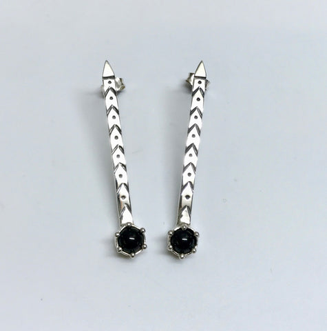 arrow earrings - black onyx